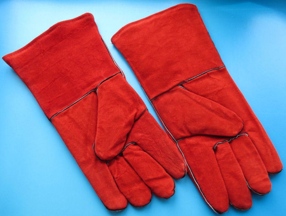Як правильно вибирати зварювальні рукавиці та краги – на які характеристики звертати увагу