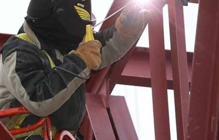 Чим загрожує намотування кабелю на руку під час зварювання