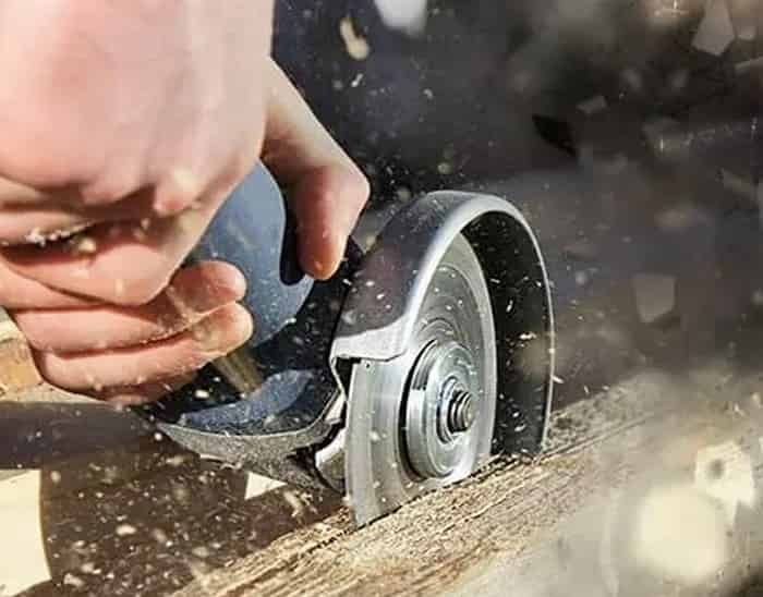 Чи можна різати дошки болгаркою?