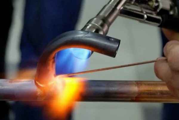 Робота з інструментами та газовим пальником
