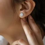 Виріб із золота у вигляді сережки