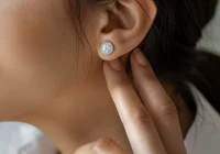 Виріб із золота у вигляді сережки